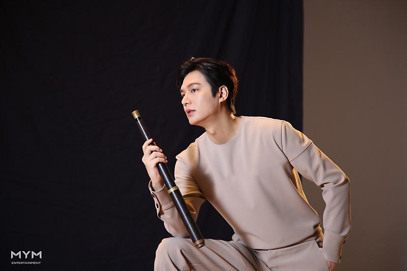ActorLeeMinHos's tweet photo. #leeminho #minoz #미노즈
#엠와이엠 #mym https://t.co/0IxVLiYwqJ