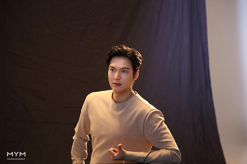 ActorLeeMinHos's tweet photo. #leeminho #minoz #미노즈
#엠와이엠 #mym https://t.co/0IxVLiYwqJ