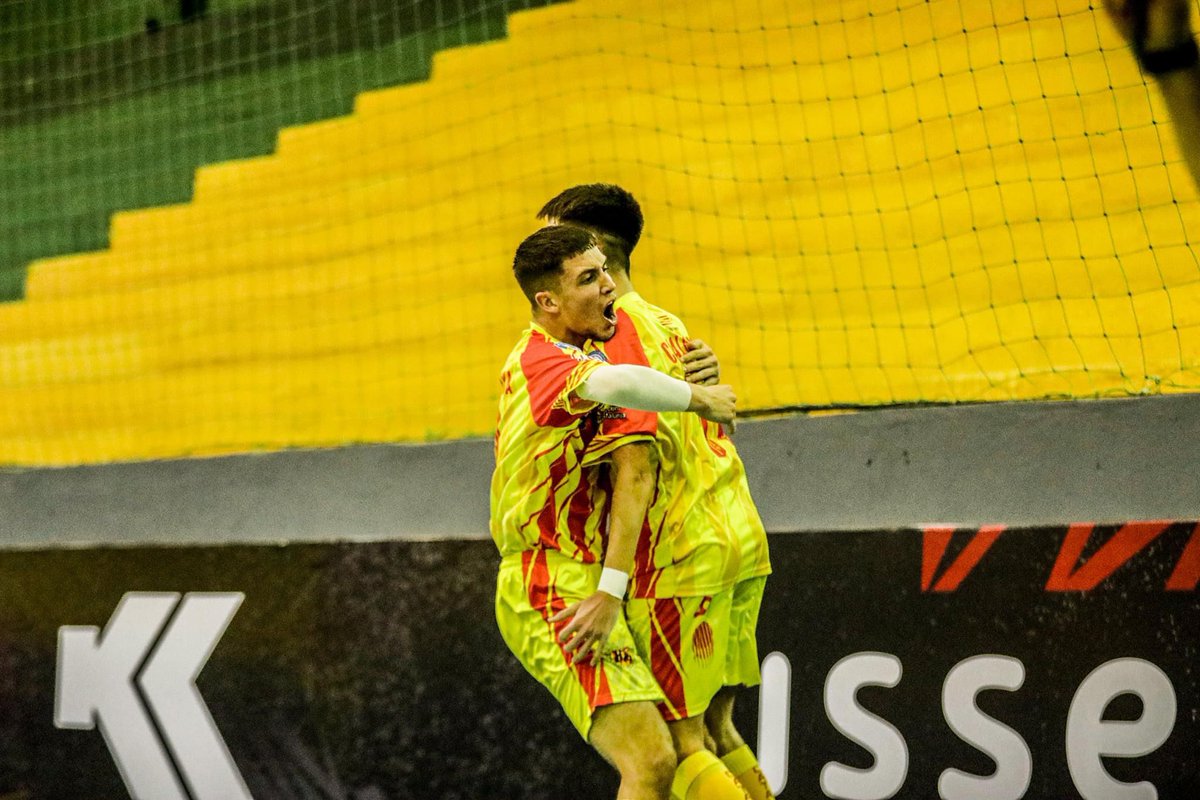 LIB_BonSoleil's tweet image. Los jugadores de Bon Soleil juegan esta noche, a las 22h15, ante Colombia los 1/4 de final del #MundialC15 de Paraguay de #futbolsala. m.facebook.com/mundialc15py/