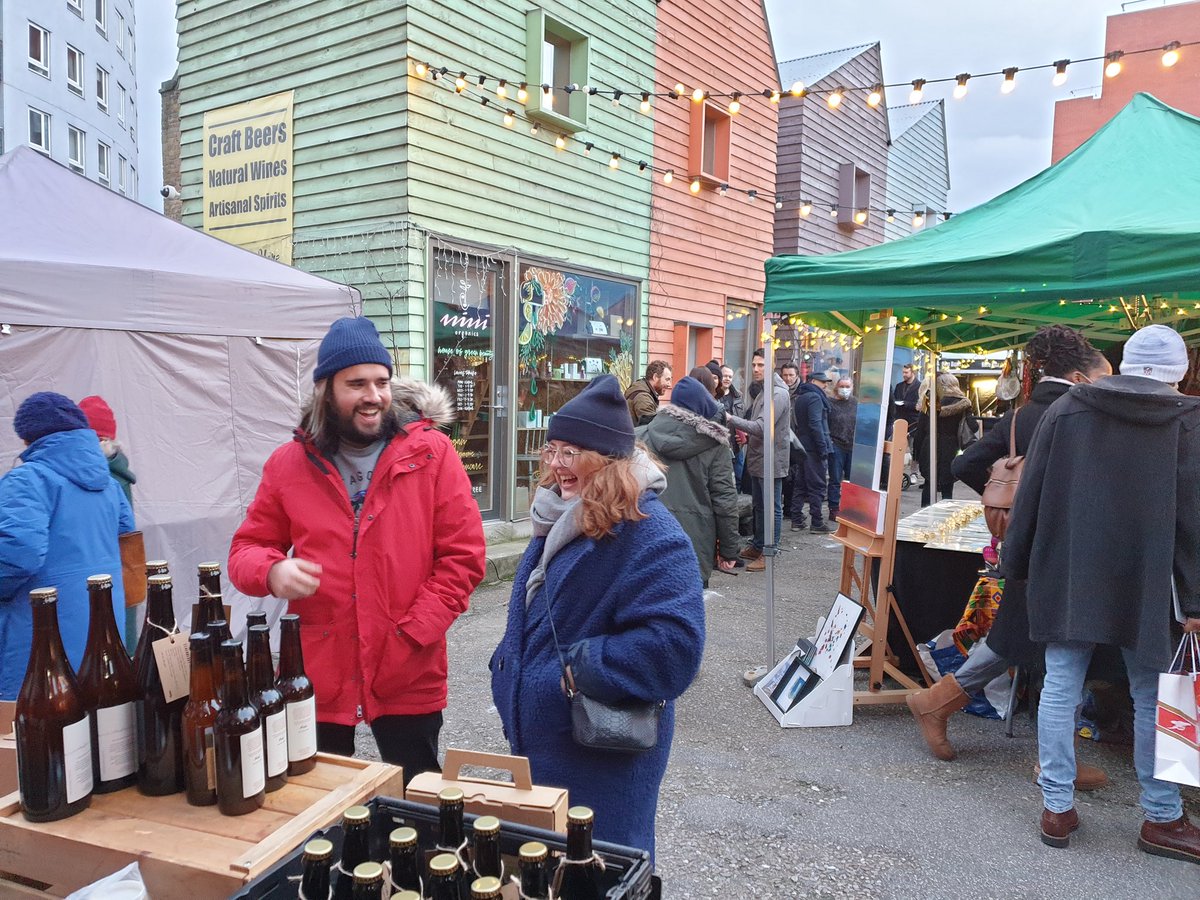 Save the date: Sat 4 Dec! <a href="/bluehouseyard/">Blue House Yard</a> is throwing a Christmas Fair! We'll have beer boxes, limited <a href="/earthalebrewery/">Earth Ale Brewery</a> teku &amp; pint glasses, t-shirts, #beersoap, guest beers, #mulledcider &amp; our colourful neighbours will also have you covered for unique gift ideas 🍻🤘

#CraftBeer