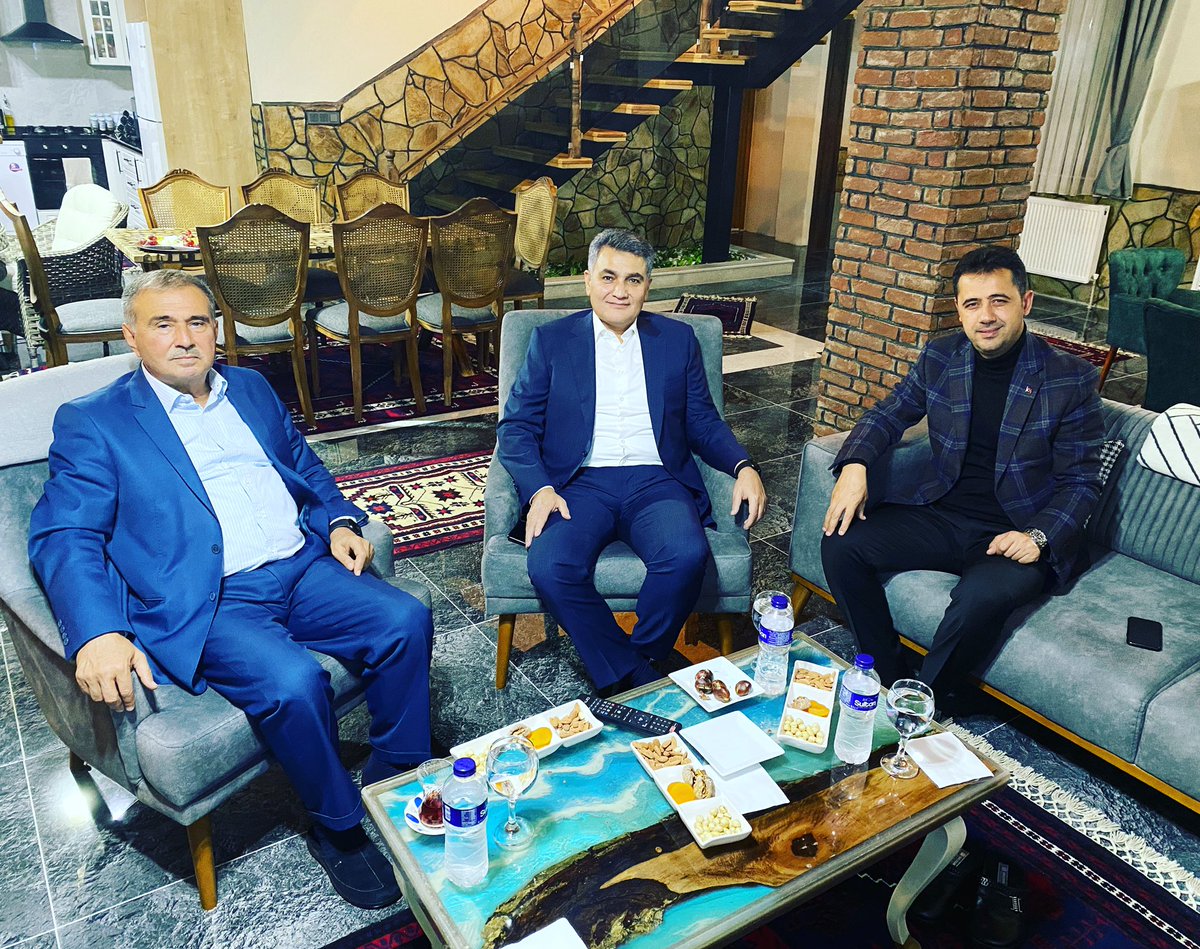 UmitarslanBLK10's tweet photo. Çok Değerli #BİGADİÇ Belediye Başkanımız Sn.#İSMAİL #AVCU Büyüğümüzü Balıkesir Büyükşehir Belediye Başkan Danışmanı
#CENGİZ #ZEYBEK’le Ziyaret Ettik. Sn #BAŞKANIMIZA Misafirperverliği İçin Çok Teşekkür Ederiz. https://t.co/jNHPOX88ti