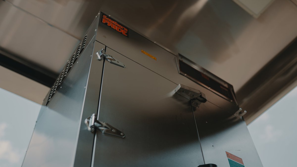 APEXSPECIALTY's tweet photo. Smoke out the fierce competition with a pre-built BBQ Trailer!🔥💰 Equipped with high-end ROI-generating equipment &amp; a patio feature that houses a Southern Pride Smoker. 
#foodtruck #mobilekitchen #custom #foodtrailer #custombuilt https://t.co/WDdmkZAmoW