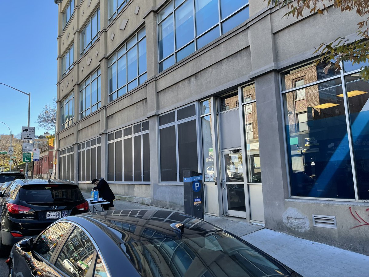 Woke up this morning and asked my RSMs if they wanna randomly pop up at a traffic depot since they just graduated. <a href="/97SameerShaikh/">SAMEER SHAIKH</a> was the first to volunteer to stand outside in this freezing weather and spread the appreciation. <a href="/Danny_Perez_01/">Danny Perez</a> Thank you boss. Clutch!