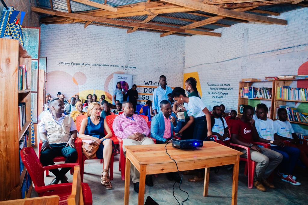akezanet's tweet photo. Trois vidéos de promotion des droits des enfants réalisées par l’entreprise @shaquart5 grâce au soutien de l’@UEauBurundi, @franceauburundi, @BelgiumInBuja,@NLinBurundi et l’ @UNICEF_Burundi ont été projetées et montrées aux jeunes du centre NANJE NOBAHO de @JSBM_Burundi. https://t.co/jaM0t3F9D6