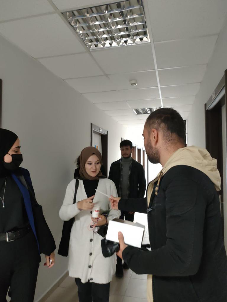 24 Kasım Öğretmenler günü vesilesiyle, Üniversite Birimimiz ile geleceğin öğretmenlerinin, Eğitim Fakültesinde öğrenim gören öğrenci arkadaşlarımızın öğretmenler gününü kutladık.

#24KasımÖğretmenlerGünü