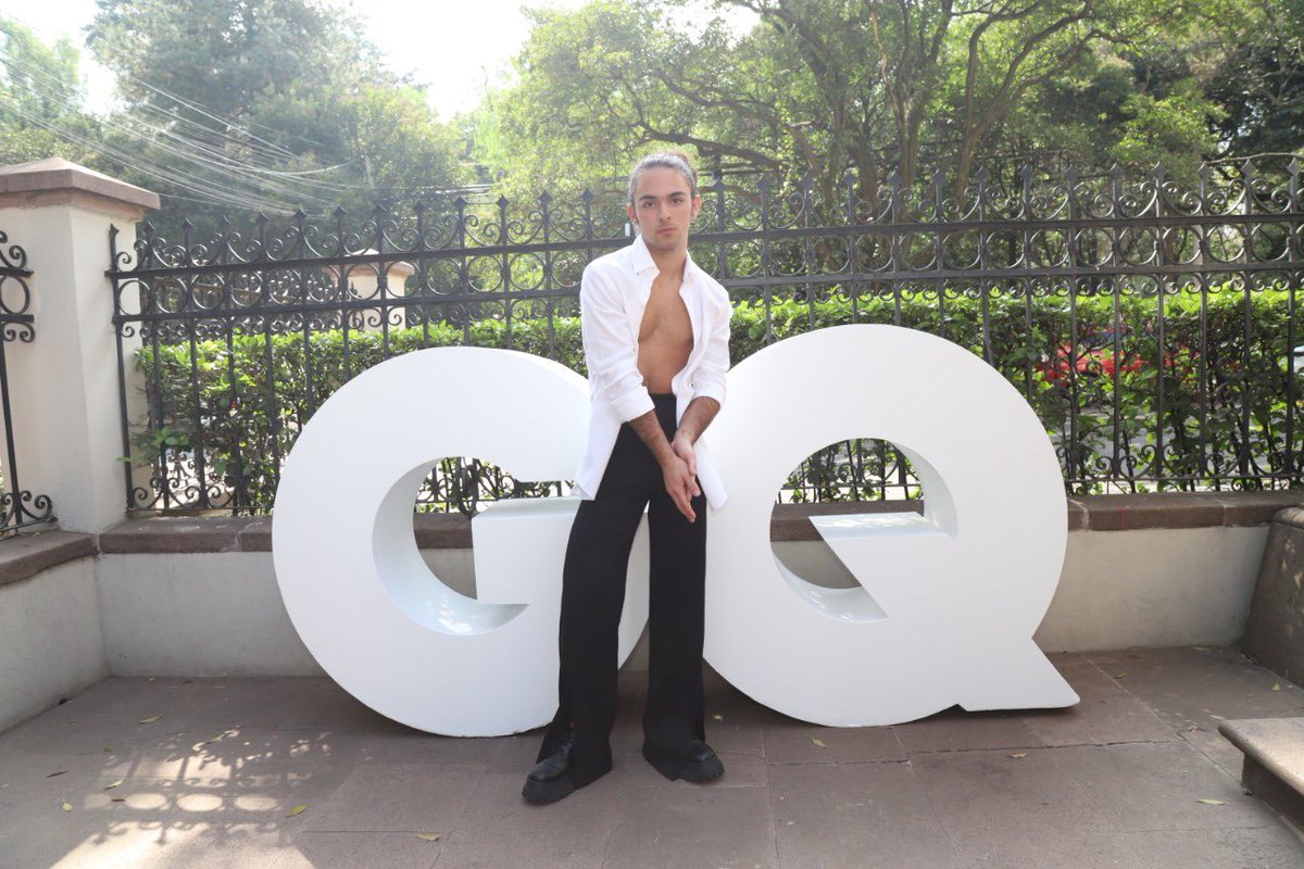 GQMexico's tweet photo. .@JoaquinBondoni presente en #GQGLMarket, la pop-up store que reúne a las mejores marcas latinas. No te pierdas la oportunidad de asistir, registrándote en el siguiente link: https://t.co/zUrjtUZrkv. La entrada es gratuita. 👇 https://t.co/xvPZpfg5sQ