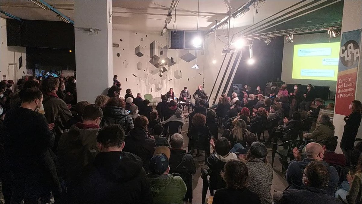 #ESC #Roma Dopo la grave sentenza che ha colpito lo spazio di San Lorenzo, in corso una grande assemblea pubblica per difendere Esc, con spazi autogestiti, associazioni, singoli/e cittadini/e. Invito aperto al nuovo sindaco e alla giunta #LiveStreaming facebook.com/12816345726539…