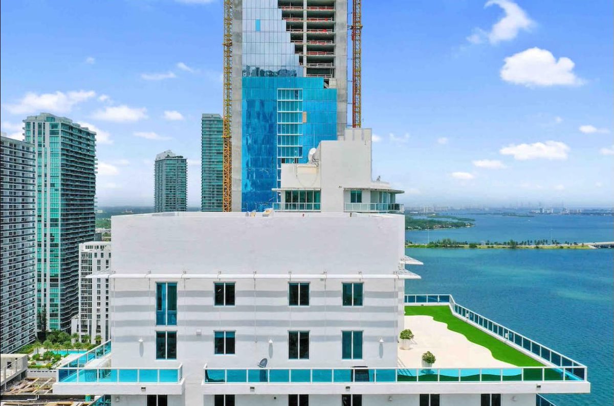 FarmersMktverse's tweet photo. 🎊LOT BASEL LOCATION REVEAL🎊
🚀Atop the largest rooftop balcony in Miami - positioned between 25th and Biscayne!
👨🌾We hope to see you on 12/4/21!
@staxabillion @CryptoCannaClub #LotBasel #FMV #CCC #LFG #FarmersMarketverse #Miami https://t.co/fBu4H7QTzr