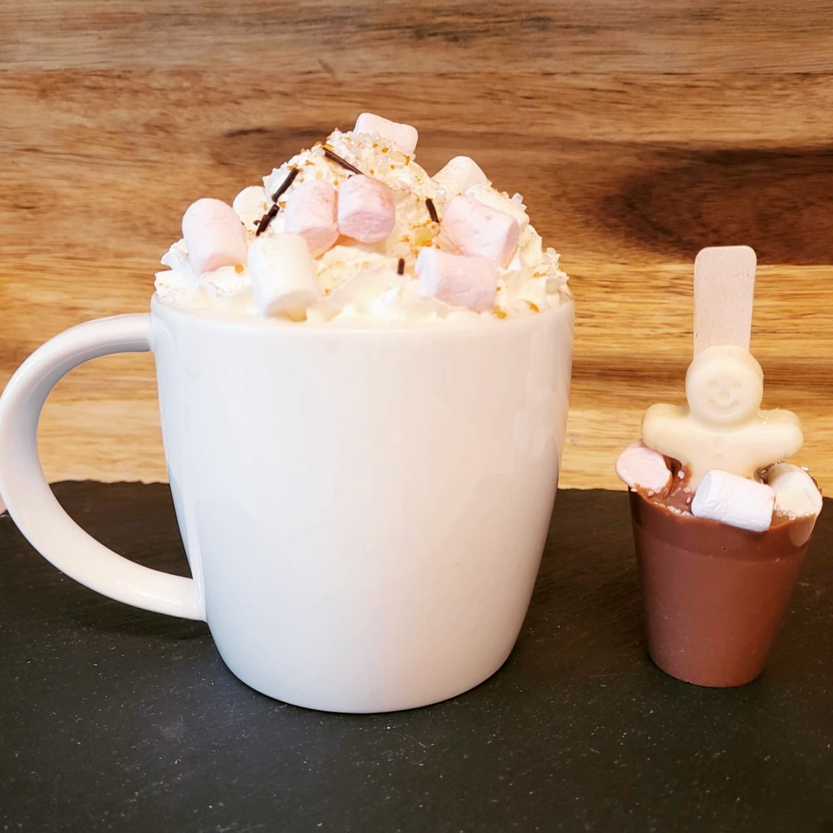 PLPBakery's tweet image. Introducing PLPBakery's Hot chocolate Stirrers
A new addition to the Christmas range! 🎄🎅🌟
Milk chocolate stirrer topped with marshmallows, sprinkles and a white chocolate Christmas character!
You can get these at £2 each or take advantage of our special offer and buy 8 for £10