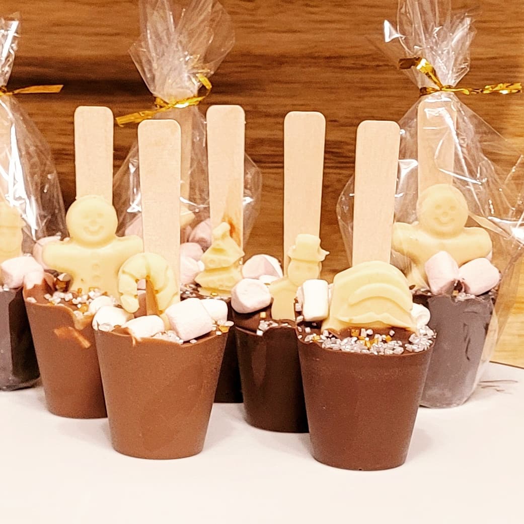 PLPBakery's tweet image. Introducing PLPBakery's Hot chocolate Stirrers
A new addition to the Christmas range! 🎄🎅🌟
Milk chocolate stirrer topped with marshmallows, sprinkles and a white chocolate Christmas character!
You can get these at £2 each or take advantage of our special offer and buy 8 for £10