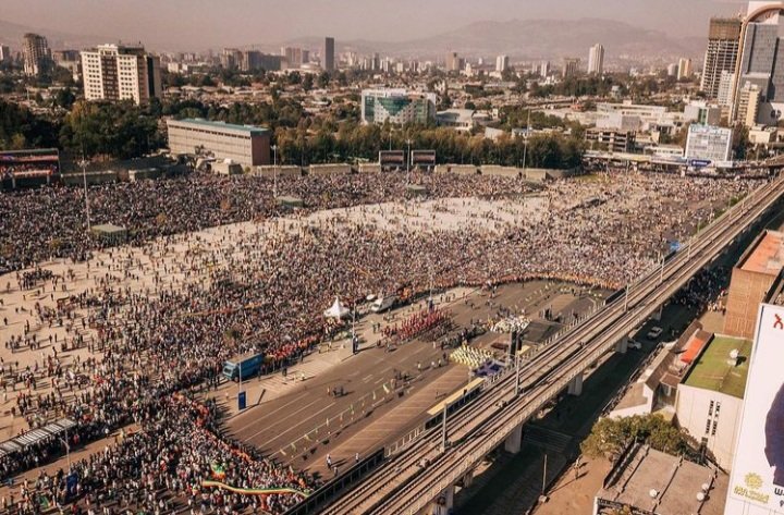 GiftBHabeshaw's tweet photo. Right naw there is no 1 person or 1 #AbiyAhmed  we all are @AbiyAhmedAli
Mr @martinplautco its #time for #Ethiopian to rise up and shine bright like we have befor 
#NoMore #NoMoreTPLF # https://t.co/FxhotHOvsr
