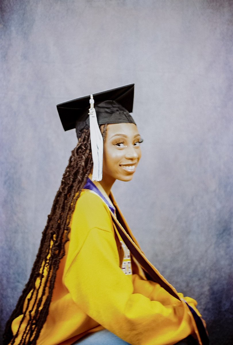 AVEEATZ's tweet photo. The GRAD hottie on film.
December 11. 9am. Prairie View A&amp;M University. 
Von we did it. 
Grateful for every moment of this journey. https://t.co/0rX2hashC2