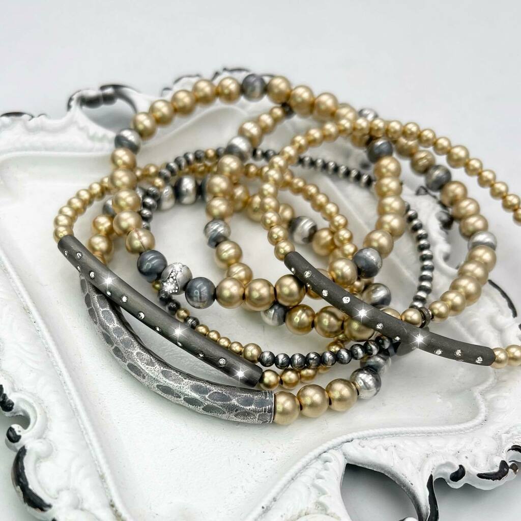 Oiejewelry's tweet image. ✨ Mixed metals to mix &amp;amp; match ✨ 
#whattowear #wriststack #fallfashion #winterfashion #slowfashion #handmade #everydaydiamonds #oiejewelry #classicwithatwist #classicstyle #coolstyle #streetstyle #classicstyle instagr.am/p/CWqz_gql4PN/