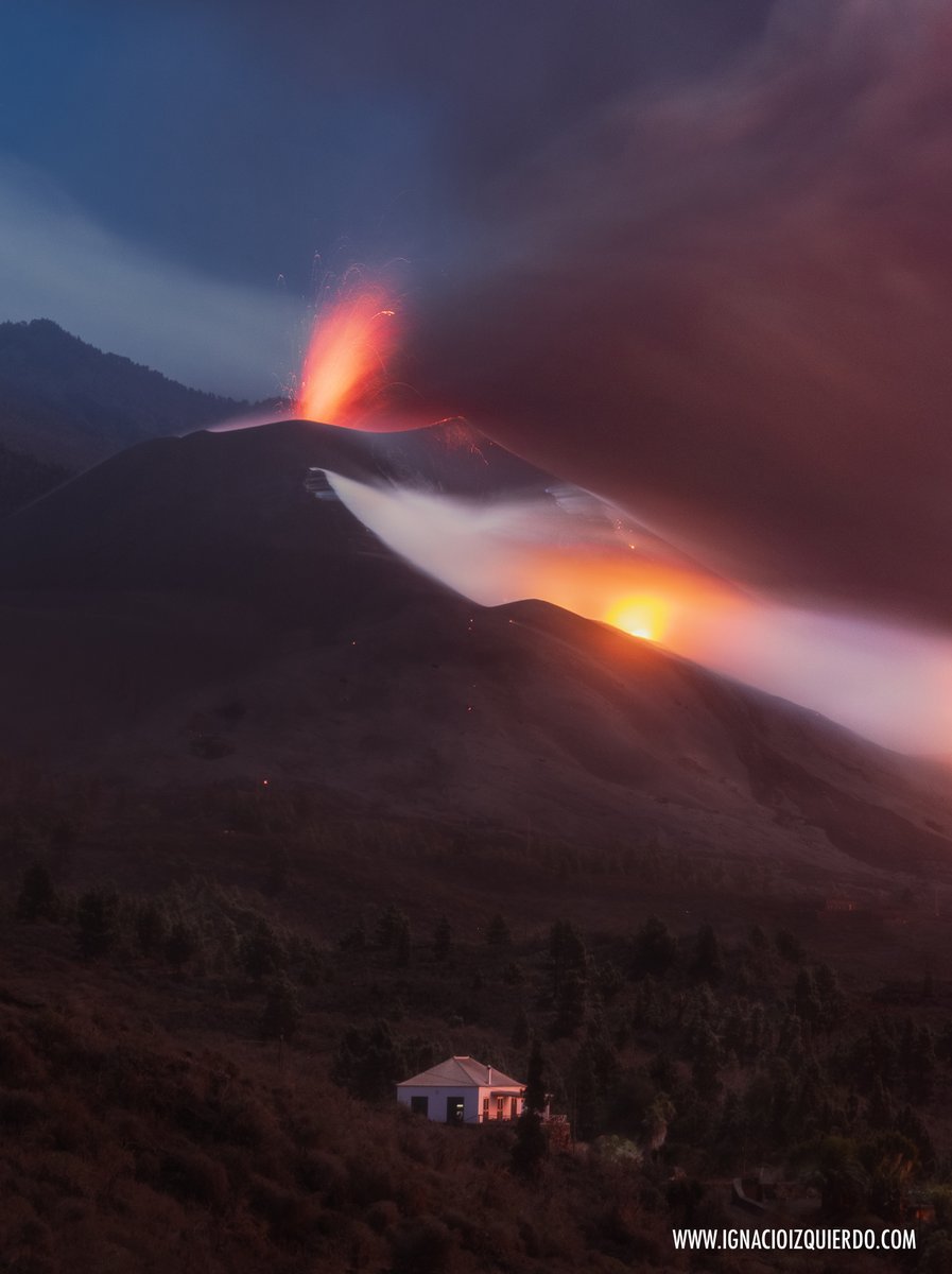 La casita que vio <a href="/DIVCreativo/">David de la Iglesia 📷 🍉</a> aún resiste. 

#FuerzaLaPalma