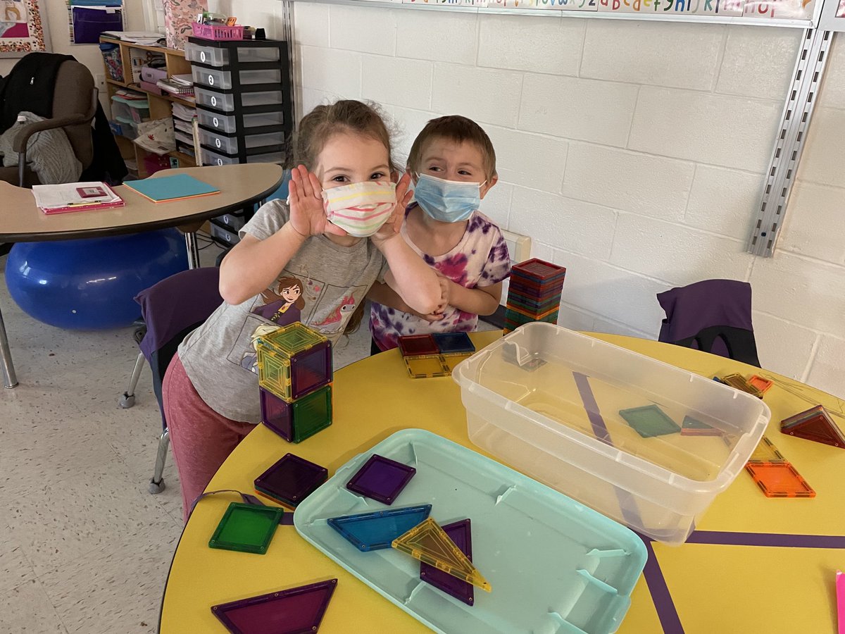 CECSD_Barry's tweet photo. Fun in kindergarten#WEARECORTLAND https://t.co/TBNB4elnXF
