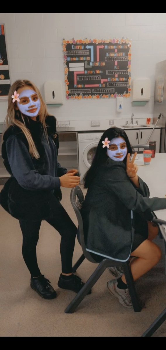 FoodTechBanks's tweet photo. Our first visitors to @TheRowansAP @SBentley__ Hair and personal care lunch club. You can find us every lunch in Room 4 💅 https://t.co/r5zIYdddQ4