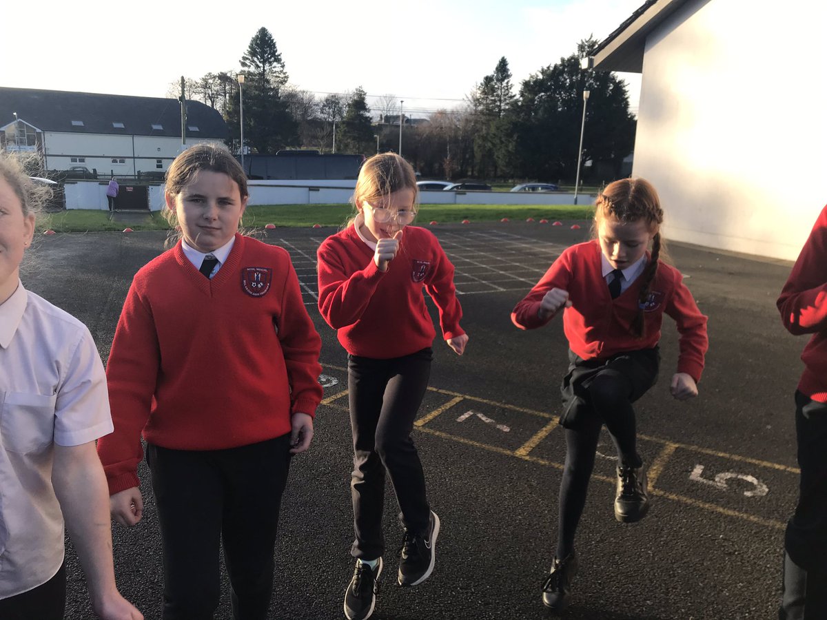 CorcaghanNS's tweet photo. What a lovely afternoon for some Bizzy Break activities as part of #Activebreakchallenge 🏃♀️🏃♂️💪 @Irishheart_ie @ActiveFlag @monaghan_sports https://t.co/cEwXuMdPFU