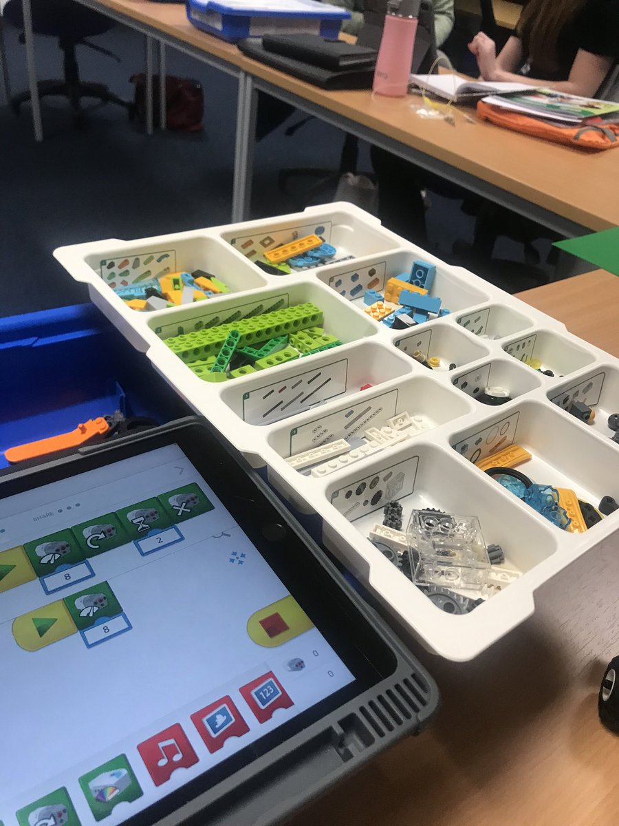 Laura Robinson tweet media