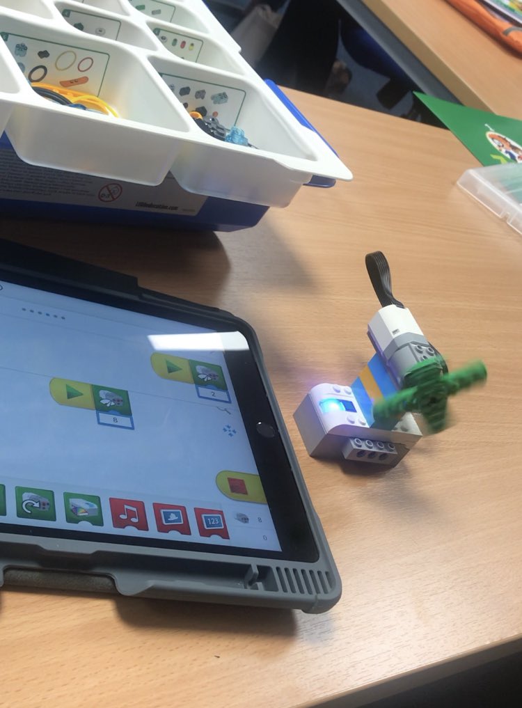 Laura Robinson tweet media