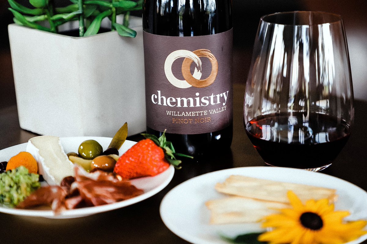 ChemistryWine's tweet photo. Still looking for the perfect bottle to cook with and sip on this season? After all, most recipes only require a splash of wine, so you might as well enjoy the rest with your meal, right? Check out @thedrunkencyclist |
https://t.co/lu5NfdQRL2
#pinotnoir #willamettevalley https://t.co/k0tJI0CcRp