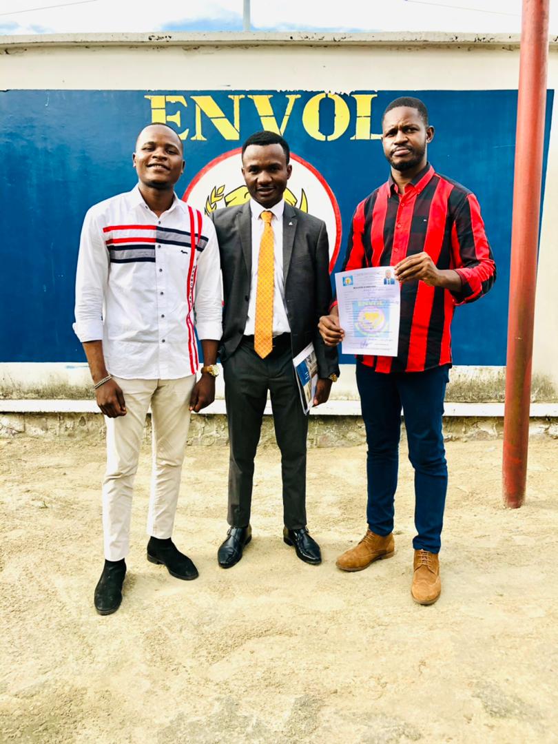 OMELONGA_LENS's tweet photo. Chers Jeunes, il est Grand temps d'écrire l'histoire de notre Beau Pays à travers le Parti du changement : ENVOL RD CONGO en formalisant votre adhésion au: 
Téléphone : +243819852143
Site: https://t.co/87BRTrMEUg

Boyeyi malamu !!! https://t.co/gDshVzTbtX
