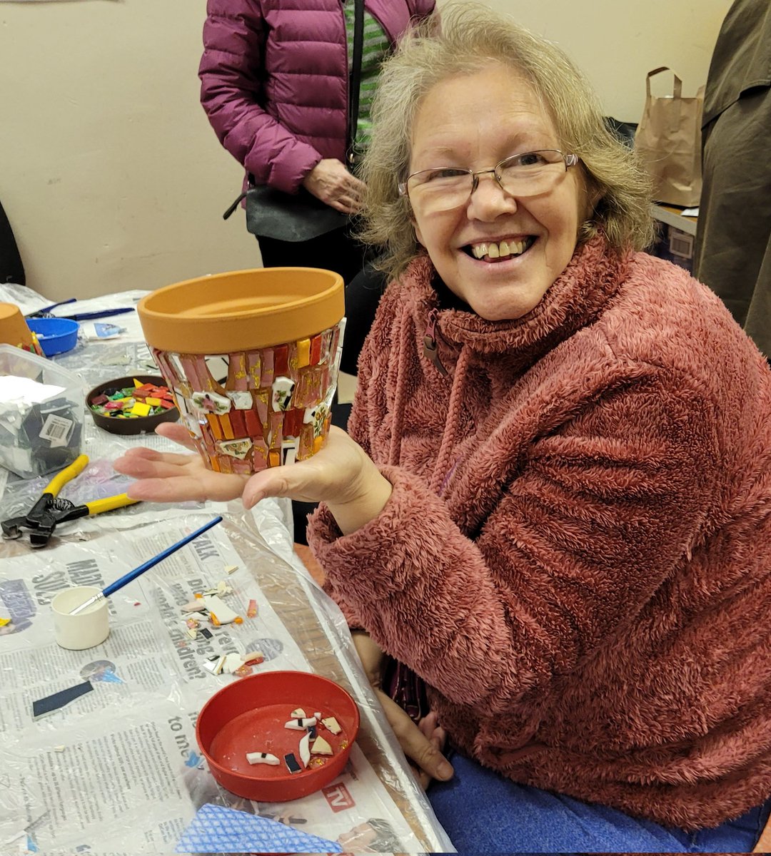 HeartInArt_UK's tweet photo. Wonderful mosaic making sessions today! .
.
.
#Creativeworkshops #mosaicartist #getcreativewithus https://t.co/HNf9pnT1Hx