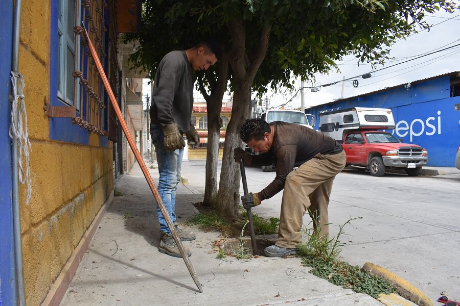 BuscaPorDentroA's tweet photo. MANTENIMIENTO AL SISTEMA DE DRENAJE

Para garantizar el buen funcionamiento en el sistema de drenaje continuamos con el programa permanente de mantenimiento en la infraestructura sanitaria en las calles de este municipio. Programa que ha implementado El O.D.A.P.A.S. https://t.co/Wyf4BWGj6m
