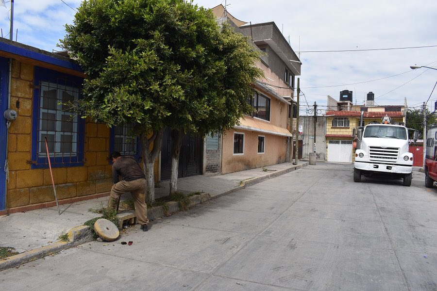 BuscaPorDentroA's tweet photo. MANTENIMIENTO AL SISTEMA DE DRENAJE

Para garantizar el buen funcionamiento en el sistema de drenaje continuamos con el programa permanente de mantenimiento en la infraestructura sanitaria en las calles de este municipio. Programa que ha implementado El O.D.A.P.A.S. https://t.co/Wyf4BWGj6m