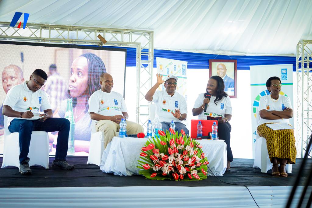 akezanet's tweet photo. Protais DUSHIME, Responsable de développement commercial chez #BUMAC , révèle aux jeunes entrepreneurs que l’innovation est quelque chose de très important dans l’entreprenariat technologique, managérial, logistique… https://t.co/sa55MBXki7
