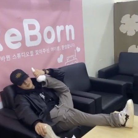 jinmybabe_'s tweet image. มึง5555555555555555555555555555ใครจะไม่ขำบ้างวะ 🤣🤣 ไม่ใช้โทรศัพท์ใช้ทรีนเลยต่ะ แล้วเล่นคนเดียวไม่พออิน้องตามพี่อีก ก็อต7พวกแกเป็นไรกัน🤣 ไปเปิดคณะตลกไป๊555555555 

#JAYBsRNBxYugyeom #JAYB #Yugyeom