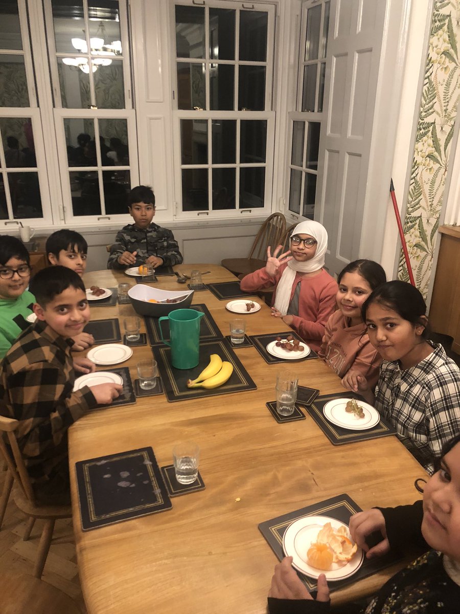 WoolmoreTweets's tweet photo. Everyone is having a great time @LoveGorsefield Itβs dinner time and the teachers are super proud of the children being so respectful and polite #team #friends #FirstNightAway #YewTree https://t.co/dsiBTmKyTp
