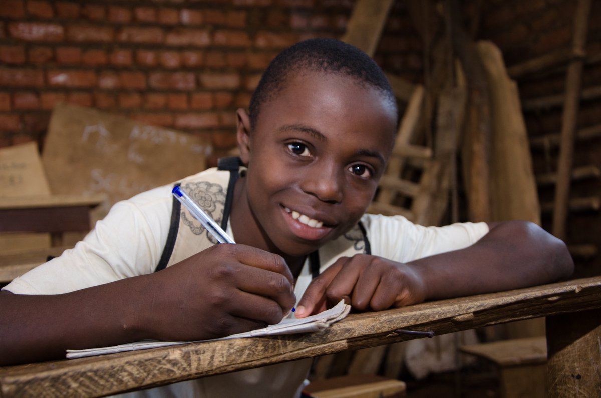 Les programmes de repas scolaires renforcent la #nutrition des enfants, leur apprentissage 📚, leur bien être à long terme et leur santé ⚕️

#Congo #RDC #school