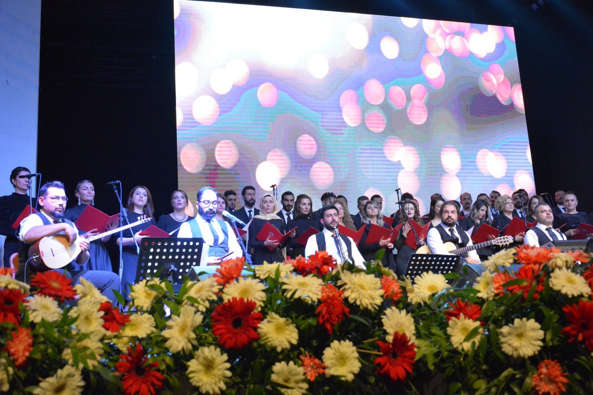 MalatyaMem's tweet photo. 24 Kasım Öğretmenler Günü ‘Gönüller Bir Olsun’ temasıyla düzenlediğimiz resim sergisi ve müzik konseri. @tcmeb @KanbayBattal https://t.co/XjLZrWG6bM