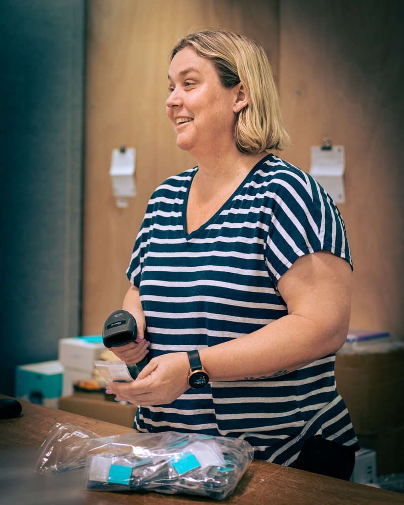 CoreElecAU's tweet image. Sally is one of our newest purchasing officers, she makes sure that we stay in stock of your maker favorites. (Global silicone shortage notwithstanding 😅) #MeetCoreElectronics

#meettheteam #purchasingofficer #makerelectronics #CoreElectronics #formakersbymakers #newcastlensw