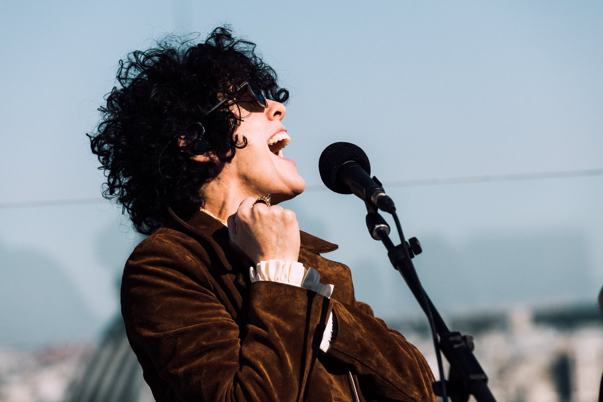 iamlp's tweet image. Paris is always incredible! Loved this beautiful day performing on the rooftop. 
📸 Laura Gilli
📍@LiveMeIfYouCan