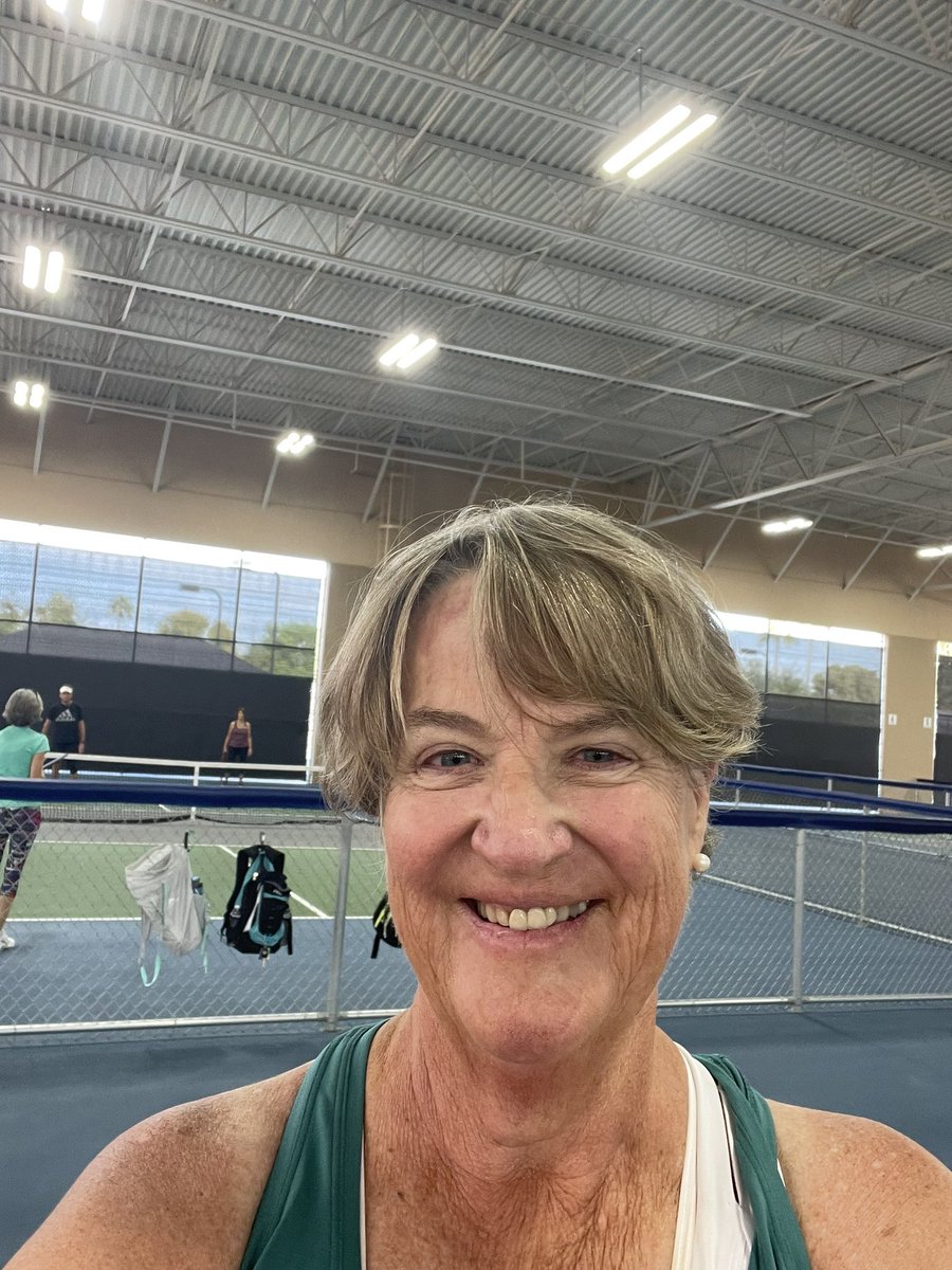 Cathy_McLeod's tweet image. Vigorous round robin pickle ball #lifeafterpolitics #timetogetfit