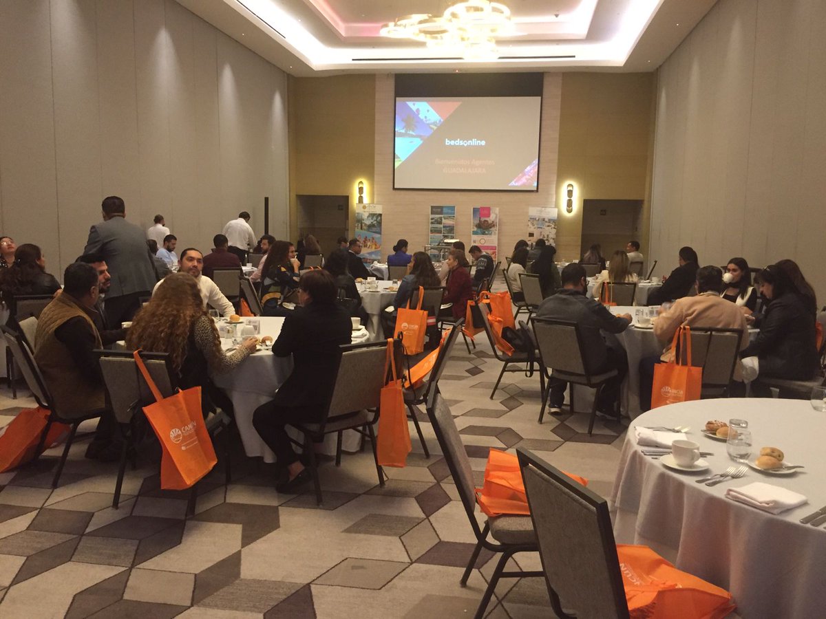 AHCancun's tweet photo. Te compartimos momentos de las exitosas presentaciones a 65 agentes de viaje en Guadalajara de la mano de @hotelbeds y #Bedsonline México https://t.co/c5bPUdqwGk