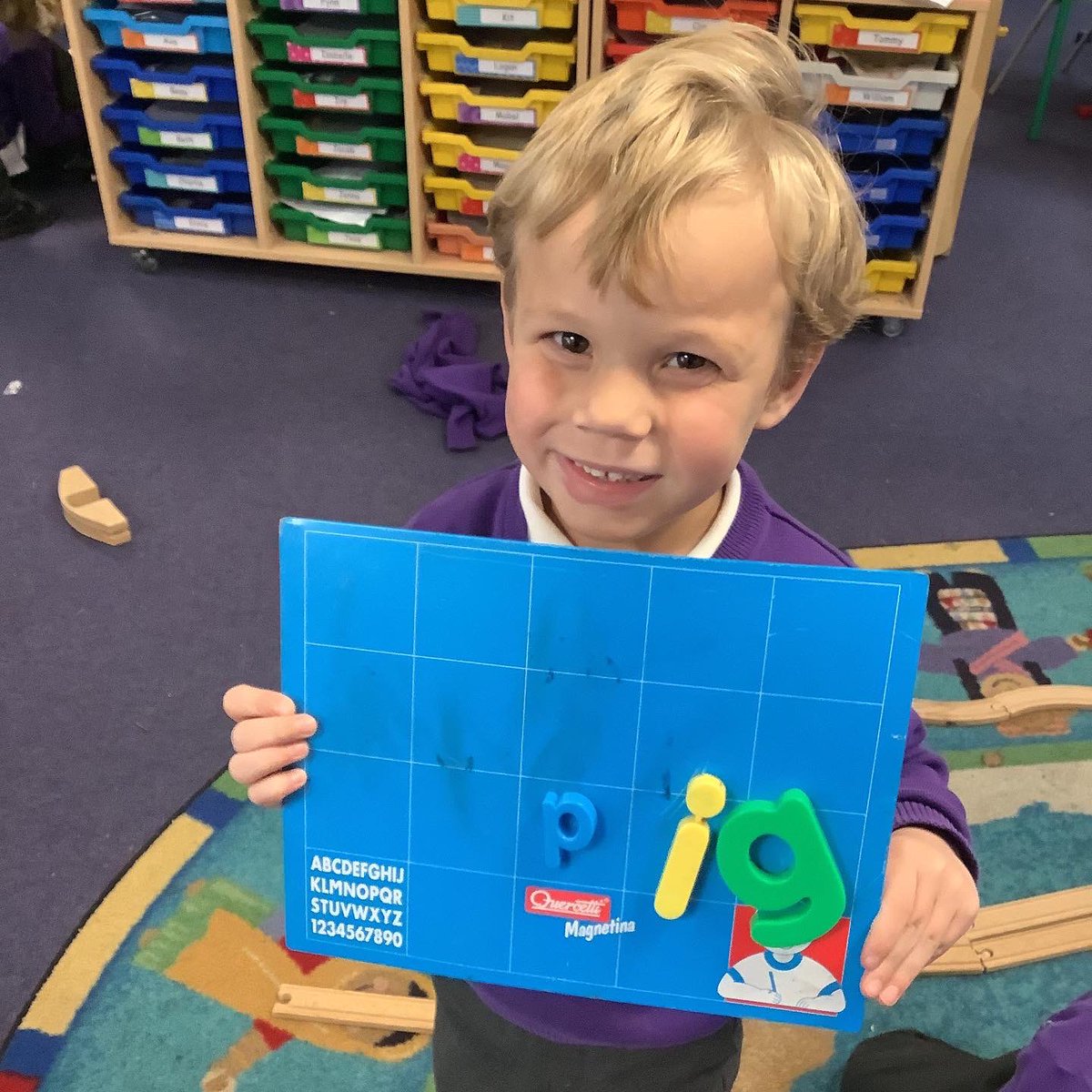 LoseleyFields's tweet photo. The children in Little Bears and Little Lions (our reception classes) are enjoying their phonics lessons and love choosing to demonstrate what they have learnt in independent learning.
#Phonics #LoseleyFields #Binscombe #Farncombe #Godalming https://t.co/TQ1ldJketD