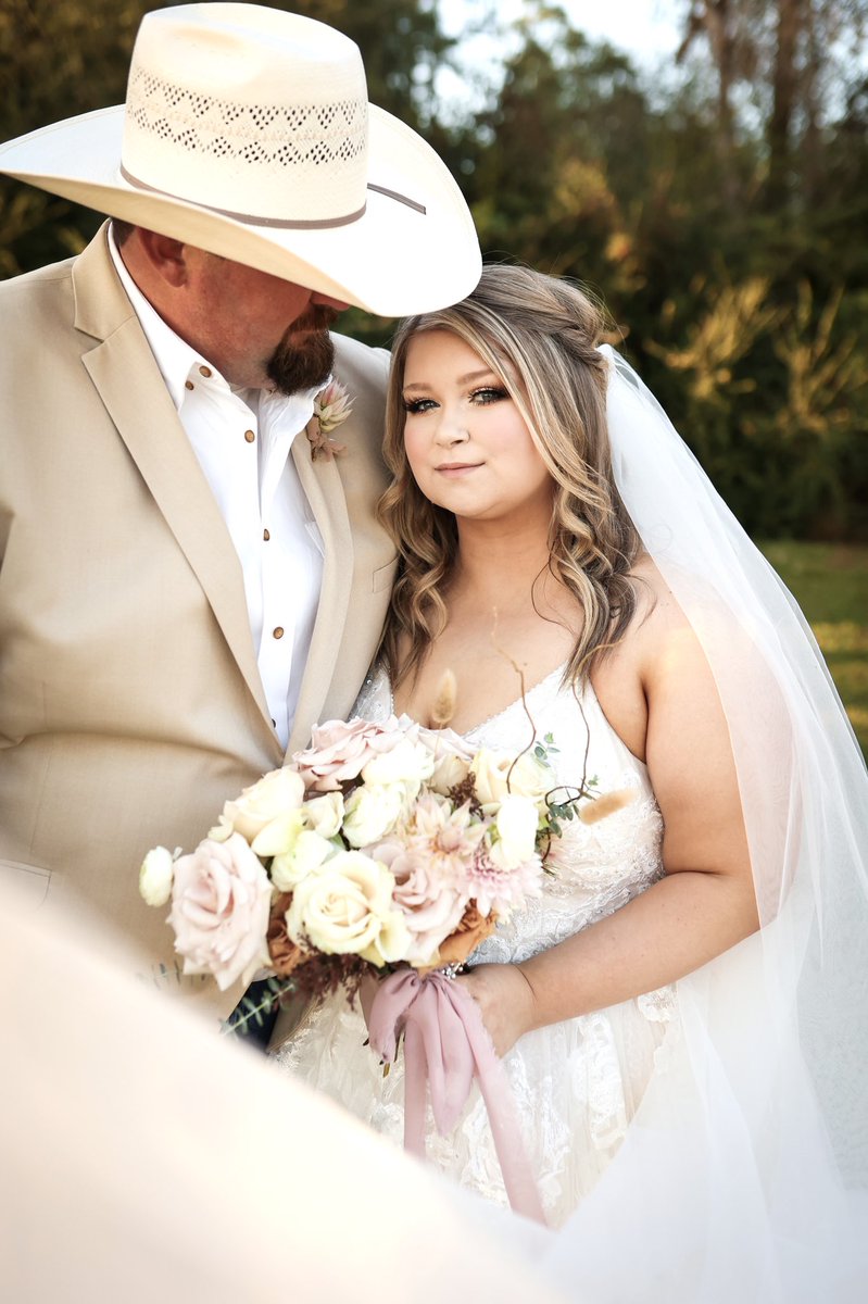 laurelbeaver17's tweet photo. I married my best friend this weekend 😪 it could not have been more perfect! I love you more than you’ll ever know Wyatt Mark Andrew 🤍 https://t.co/8x8w6wIfTk