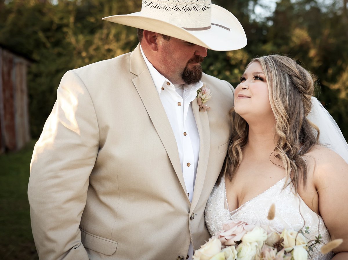 laurelbeaver17's tweet photo. I married my best friend this weekend 😪 it could not have been more perfect! I love you more than you’ll ever know Wyatt Mark Andrew 🤍 https://t.co/8x8w6wIfTk