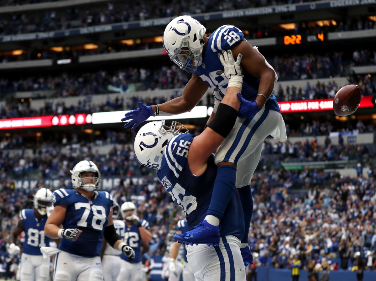 Pickswise's tweet photo. If you had to pick one of the two favorites, who's your NFL Offensive Player of the Year bet?

🔁 RT: Jonathan Taylor +250
❤️ Like: Cooper Kupp +200

(odds via @FDSportsbook) https://t.co/q1GJ6AxQL6