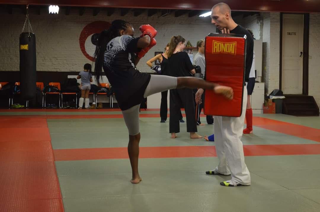 GMbayoko's tweet photo. Les femmes ne devraient jamais apprendre à se défendre pour d’autres raisons que par passion, c’est à nos fils qu’il faut apprendre l’égalité!
#LcommeLutte
#remontetonpantalon
#boxinggirl #boxingmom par passion et pour me défendre
#ViolenceAgainstWomen #femmes https://t.co/B1OwDQKSe4