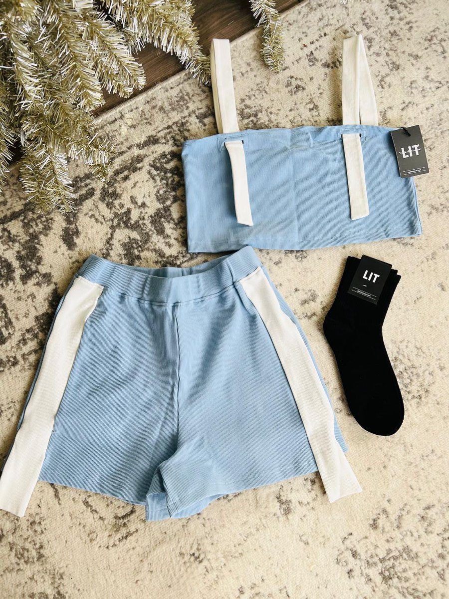 ladyboarder9669's tweet photo. RT! HUGE #BLACKFRIDAY Deal going on! Get 35% Off Coats with code: BFLIT30. Get 25% off #ACTIVEWEAR with code: SPORT25. Use code: Cindy20 for 20% off everything else! #LitActive #giftideas #Blackfridaydeals #cybermondaydeals #giftgiving #giftsforher #AD https://t.co/yDmulmpehm https://t.co/E9SsjoV4qV