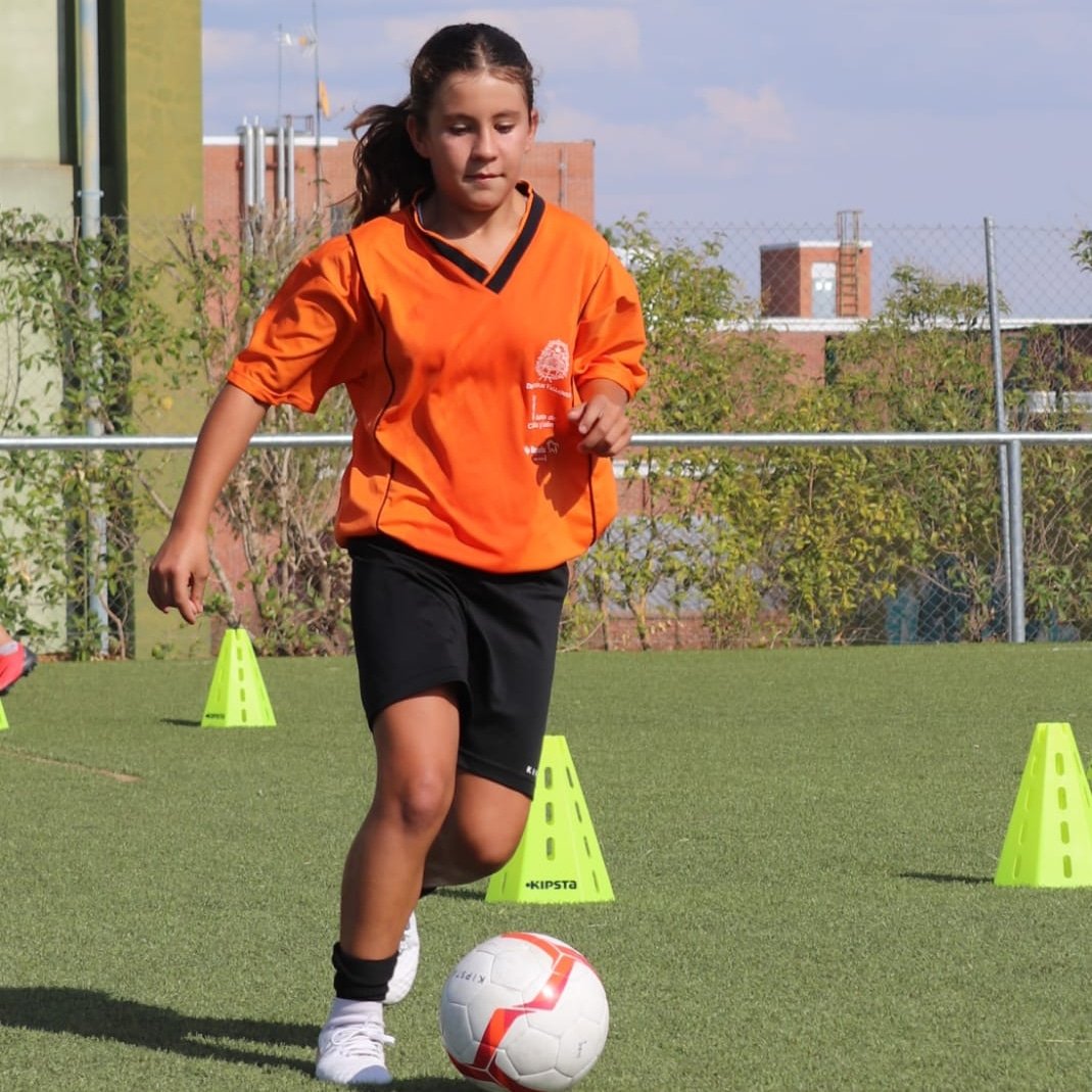 Nuestra jugadora del equipo Infantil Filtrinox, Celia ha sido convocada con la preselección de Castilla y León, para un entrenamiento el día 1 de Diciembre.
Mucha suerte Celia
