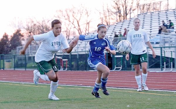 Today's Quincy Blue Devil Sports Hall of Fame inductee profile is Hayley Womack.

The Hall of Fame profiles are brought to you by Town and Country Bank Midwest.

muddyriversports.com/pressbox/2021-…