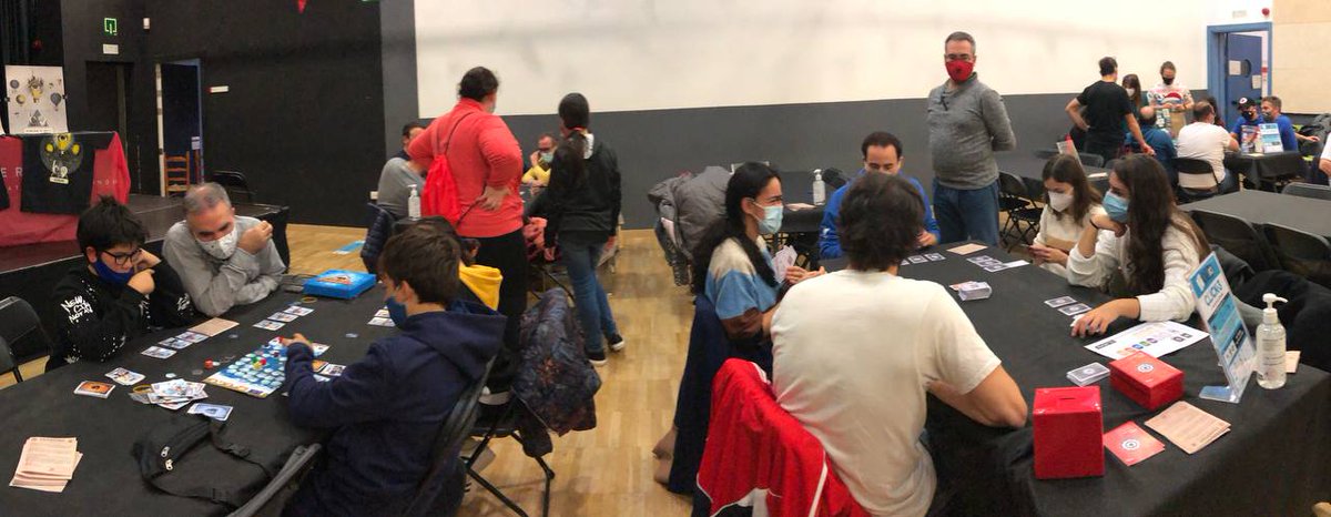 Iknatius's tweet photo. El #Dau2021 ha sido una gran experiencia. MIL gracias al montonazo de personas que pasaron por las mesas del concurso de protos de #Verkami. Nos hizo muchísima ilusión ver a tanta gente riendo (o llorando) con #BeringBreakers y #Click3. Larga vida al #DauBcn! https://t.co/QgOQTVrh2g