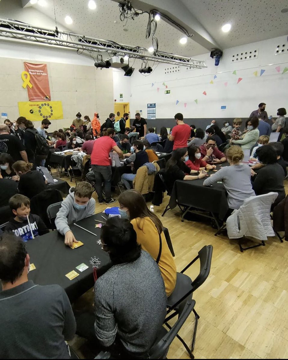 Iknatius's tweet photo. El #Dau2021 ha sido una gran experiencia. MIL gracias al montonazo de personas que pasaron por las mesas del concurso de protos de #Verkami. Nos hizo muchísima ilusión ver a tanta gente riendo (o llorando) con #BeringBreakers y #Click3. Larga vida al #DauBcn! https://t.co/QgOQTVrh2g