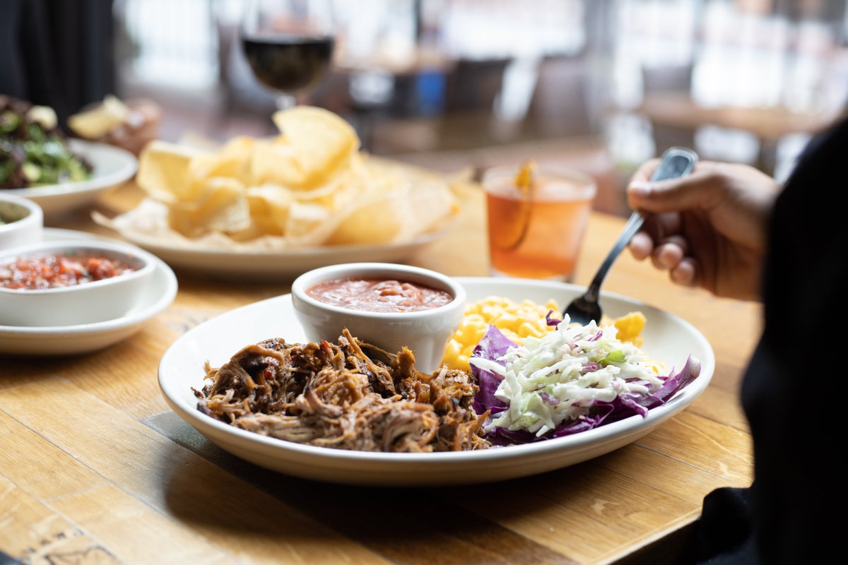 WoodRanch's tweet photo. here for the food π΄
#woodranch #woodranch #family #familyandfriends #tagus #bbqfood #bbqmood #bbq #americana #outtodinner #outtolunch #ocfoodie #sdfoodie #lafoodie #bestbbq #vcc #happyhour #venturacountyfoodie https://t.co/LN7jnPLgC7