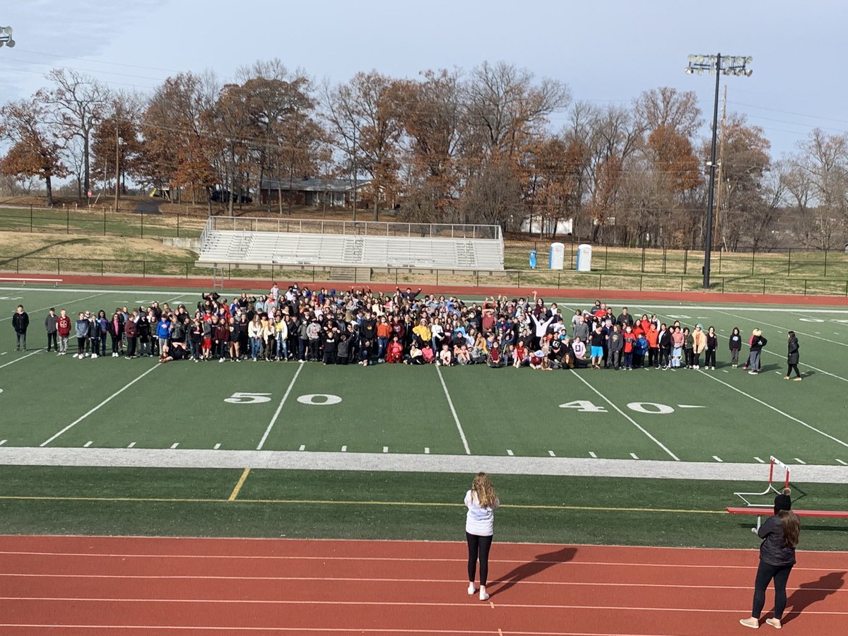 FoxMiddleSchool's tweet photo. We had over 500 students participate in this year’s Turkey Trot. Together they raised over $2500 dollars for Brendan’s Friday Backpacks. We are so proud! @foxc6super @FoxC6Schools https://t.co/ZmJXMfb0YM