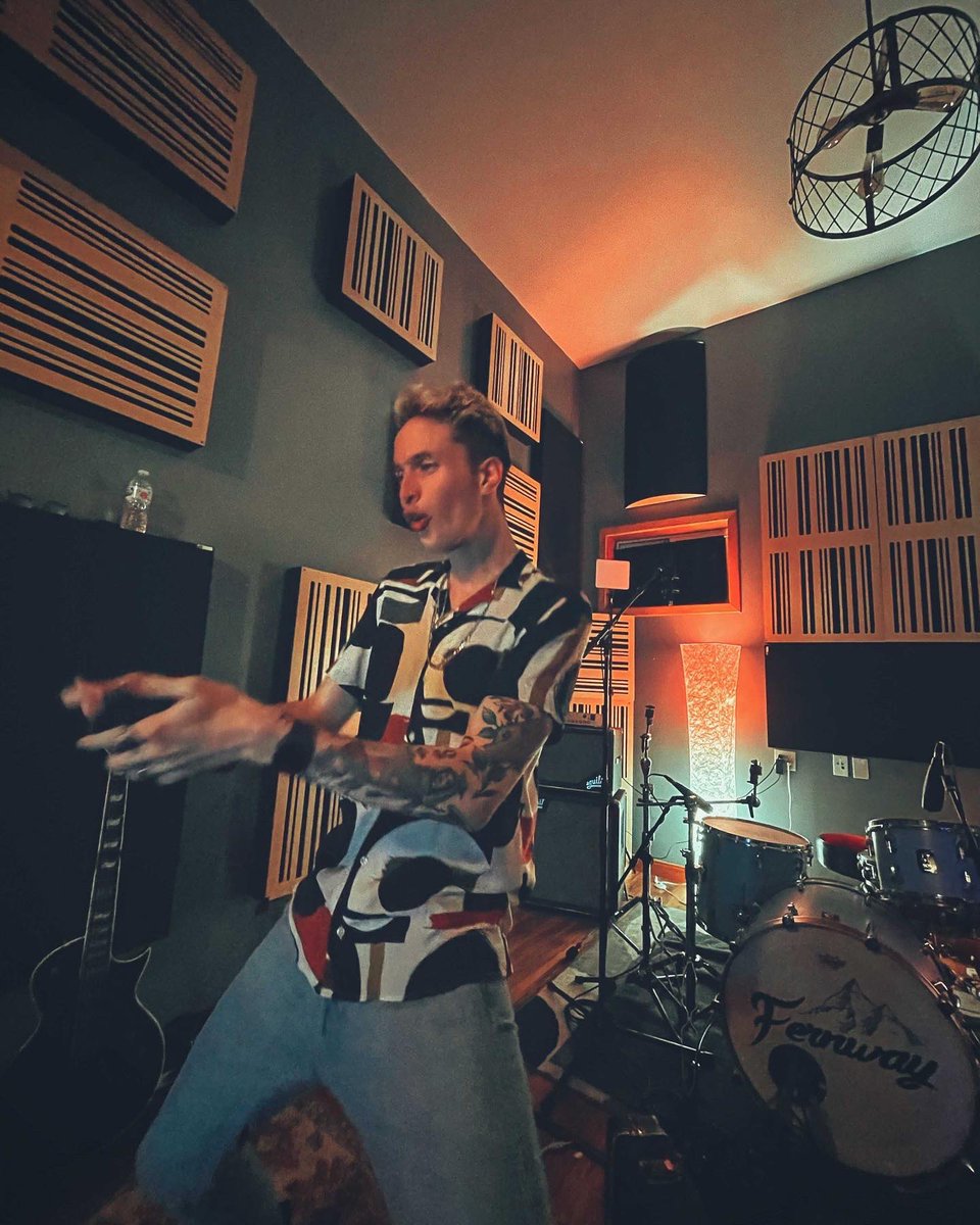 So close, so ready, and so excited 🗻

Just over the horizon is a new line of music, new art, and new experiences ready to take hold of reality.🏔💜

🏔Autocrave🏔